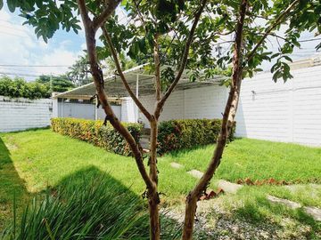CASA EN VENTA, CON 300 MTS DE TERRENO EN COL EL MIRADOR, TUXTLA GUTIERREZ