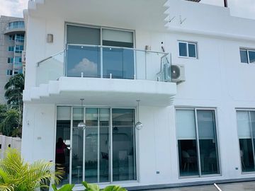 Venta casa, Urbanización Tenis Club, cerca Plaza Navona, Samborondon, Guayaquil