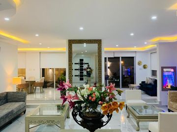 Venta casa, Urbanización Tenis Club, cerca Plaza Navona, Samborondon, Guayaquil