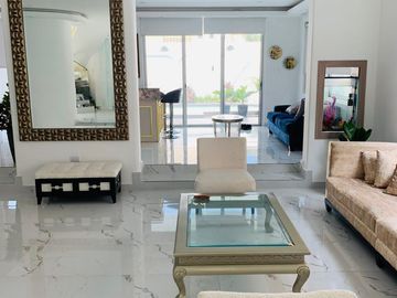 Venta casa, Urbanización Tenis Club, cerca Plaza Navona, Samborondon, Guayaquil