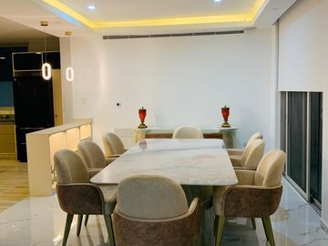 Venta casa, Urbanización Tenis Club, cerca Plaza Navona, Samborondon, Guayaquil
