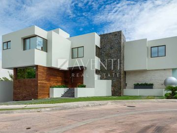 Casa en Venta, Zona Hotelera, Cancún, Benito Juarez, Quintana Roo.