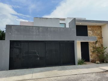 SE VENDE CASA EN REAL MONTEJO, MÉRIDA. CASA CON 3 RECAMARAS COMPLETAS, PISCINA Y PANELES SOLARES.