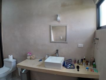 SE VENDE CASA EN REAL MONTEJO, MÉRIDA. CASA CON 3 RECAMARAS COMPLETAS, PISCINA Y PANELES SOLARES.