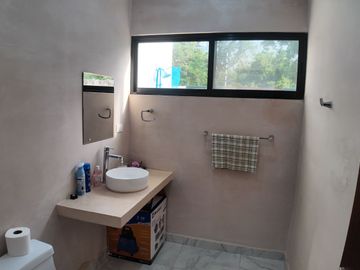 SE VENDE CASA EN REAL MONTEJO, MÉRIDA. CASA CON 3 RECAMARAS COMPLETAS, PISCINA Y PANELES SOLARES.