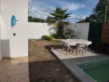 SE VENDE CASA EN REAL MONTEJO, MÉRIDA. CASA CON 3 RECAMARAS COMPLETAS, PISCINA Y PANELES SOLARES.