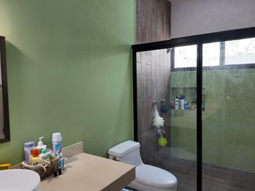SE VENDE CASA EN REAL MONTEJO, MÉRIDA. CASA CON 3 RECAMARAS COMPLETAS, PISCINA Y PANELES SOLARES.