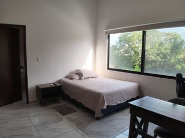 SE VENDE CASA EN REAL MONTEJO, MÉRIDA. CASA CON 3 RECAMARAS COMPLETAS, PISCINA Y PANELES SOLARES.