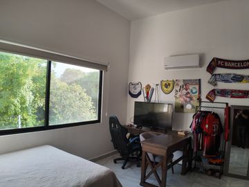 SE VENDE CASA EN REAL MONTEJO, MÉRIDA. CASA CON 3 RECAMARAS COMPLETAS, PISCINA Y PANELES SOLARES.