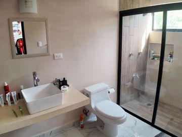 SE VENDE CASA EN REAL MONTEJO, MÉRIDA. CASA CON 3 RECAMARAS COMPLETAS, PISCINA Y PANELES SOLARES.