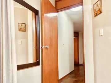 Venta de Amplio y Confortable Departamento Frente a Parque