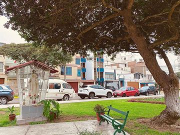 Venta de Amplio y Confortable Departamento Frente a Parque
