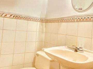 Venta de Amplio y Confortable Departamento Frente a Parque