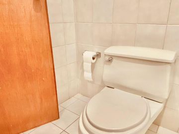 Venta de Amplio y Confortable Departamento Frente a Parque