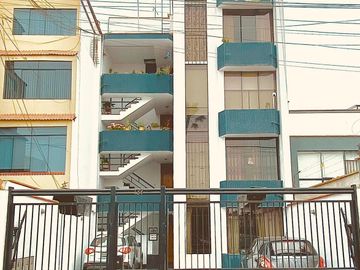 Venta de Amplio y Confortable Departamento Frente a Parque