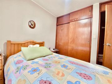 Venta de Amplio y Confortable Departamento Frente a Parque