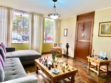 Venta de Amplio y Confortable Departamento Frente a Parque
