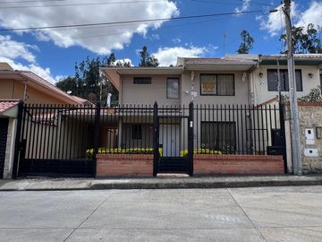 OPORTUNIDAD!!! HERMOSA CASA EN VENTA. SECTOR OCHOA LEON!!!