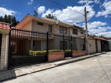 OPORTUNIDAD!!! HERMOSA CASA EN VENTA. SECTOR OCHOA LEON!!!