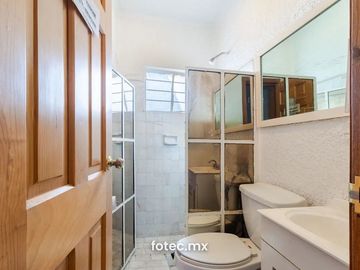 CASA CON USO DE SUELO COMERCIAL EN VENTA COL. DEL VALLE