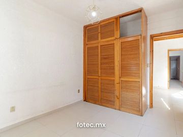 CASA CON USO DE SUELO COMERCIAL EN VENTA COL. DEL VALLE