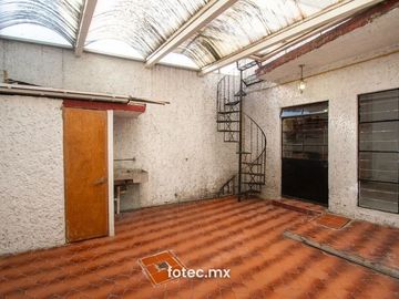 CASA CON USO DE SUELO COMERCIAL EN VENTA COL. DEL VALLE