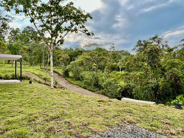 Maravillosa casa campestre nueva de un solo nivel en El Manzano. Vía Armenia. Pereira - Colombia.