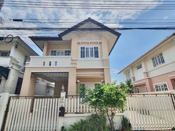 For Sale: 2-Storey Detached House in Sena Green Ville, Bangna-Theparak, Soi Bangpla 2 Quiet and peaceful atmosphere, close to shopping areas. Land are