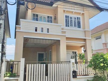 For Sale: 2-Storey Detached House in Sena Green Ville, Bangna-Theparak, Soi Bangpla 2 Quiet and peaceful atmosphere, close to shopping areas. Land are