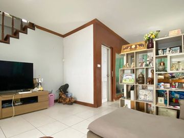 For Sale: 2-Storey Detached House in Sena Green Ville, Bangna-Theparak, Soi Bangpla 2 Quiet and peaceful atmosphere, close to shopping areas. Land are