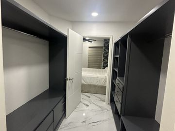 DEPARTAMENTO EN VENTA EN MAZATLAN FRENTE AL MAR (A PIE DE PLAYA) ZONA DORADA, CON ACABADOS DE LUJO, 2 RECAMARAS, VISTA ESPECTACULAR ALBERCA Y ROOF