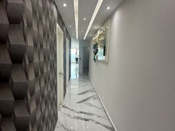 DEPARTAMENTO EN VENTA EN MAZATLAN FRENTE AL MAR (A PIE DE PLAYA) ZONA DORADA, CON ACABADOS DE LUJO, 2 RECAMARAS, VISTA ESPECTACULAR ALBERCA Y ROOF