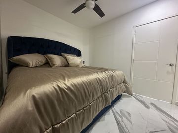 DEPARTAMENTO EN VENTA EN MAZATLAN FRENTE AL MAR (A PIE DE PLAYA) ZONA DORADA, CON ACABADOS DE LUJO, 2 RECAMARAS, VISTA ESPECTACULAR ALBERCA Y ROOF