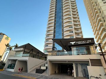 DEPARTAMENTO EN VENTA EN MAZATLAN FRENTE AL MAR (A PIE DE PLAYA) ZONA DORADA, CON ACABADOS DE LUJO, 2 RECAMARAS, VISTA ESPECTACULAR ALBERCA Y ROOF
