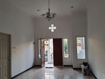 Rumah Dekat Masjid Agung Hanya 1 M an Siap Huni One Gate System