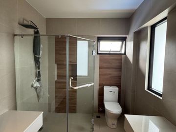 New Luxurious 5 Bedroom House and Lot for Sale in Verdana Homes Daang Hari, Molino 4, Bacoor, Cavite!