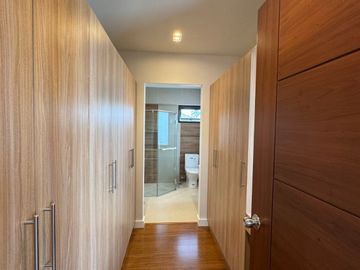 New Luxurious 5 Bedroom House and Lot for Sale in Verdana Homes Daang Hari, Molino 4, Bacoor, Cavite!