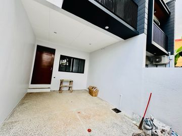 Brand New Triplex Townhouse in Talon Village, Las Piñas City near SM Southmall