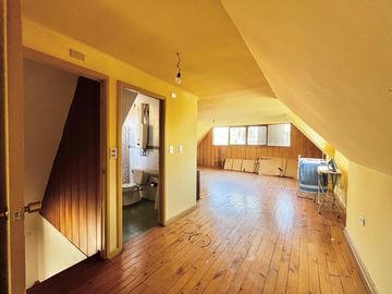 Se vende amplia casa en sector oriente de Curicó, 5 piezas 3 baños