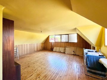 Se vende amplia casa en sector oriente de Curicó, 5 piezas 3 baños