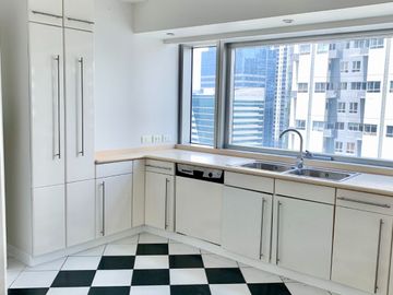 EBZ - FOR SALE: 3 Bedroom Condominium in Pacific Plaza towers, Taguig