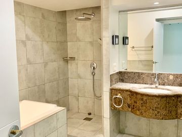 EBZ - FOR SALE: 3 Bedroom Condominium in Pacific Plaza towers, Taguig