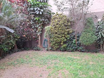 CASA COMO TERRENO ( 303.80 M2) EN URB RESIDENCIAL HIGUERETA $ 600,000