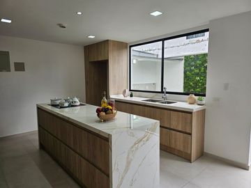 Casa de venta de 3 dormitorios La Primavera Cumbayá Quito Ecuador