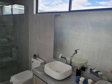 Casa de venta de 3 dormitorios La Primavera Cumbayá Quito Ecuador