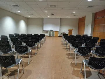 Oficina en Edif. Corporativo Moderno, Frente a Clínica Javier Prado - San Isidro