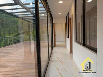 SE VENDE LUJOSA CASA CAMPESTRE EN CHINCHINA CALDAS