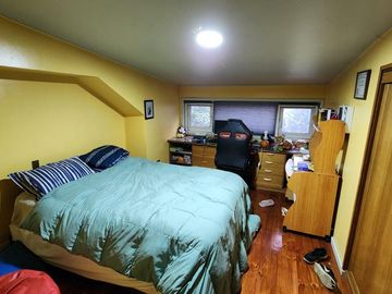 INVERSIONISTAS Se vende amplia casa con terreno de 2.650 m2. Propiedad ubicada en calle Bueras cerca del hospital.