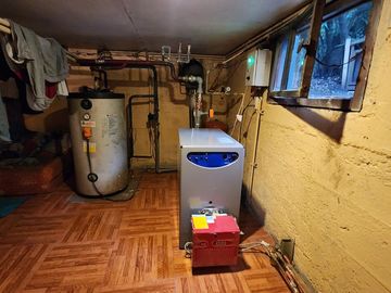 INVERSIONISTAS Se vende amplia casa con terreno de 2.650 m2. Propiedad ubicada en calle Bueras cerca del hospital.