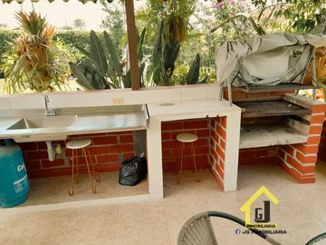 SE VENDE CASA CAMPESTRE CERCA A LA CIUDAD DE MANIZALES